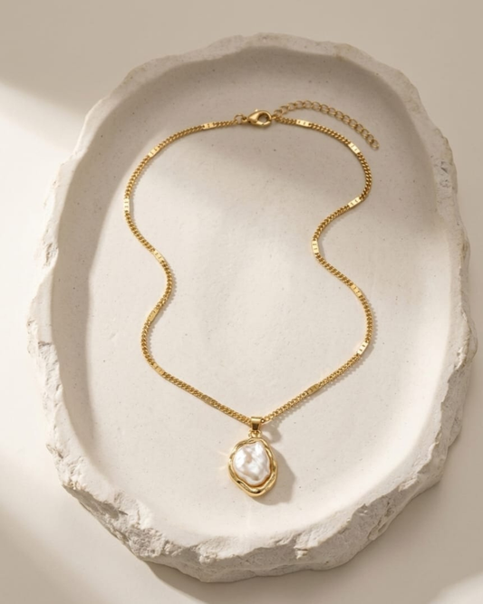 Elowen Molten Pearl Pendant Necklace
